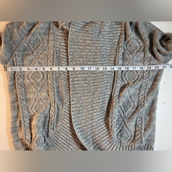 Mossimo Women’s Size Medium Sweater - Picture 5 of 5